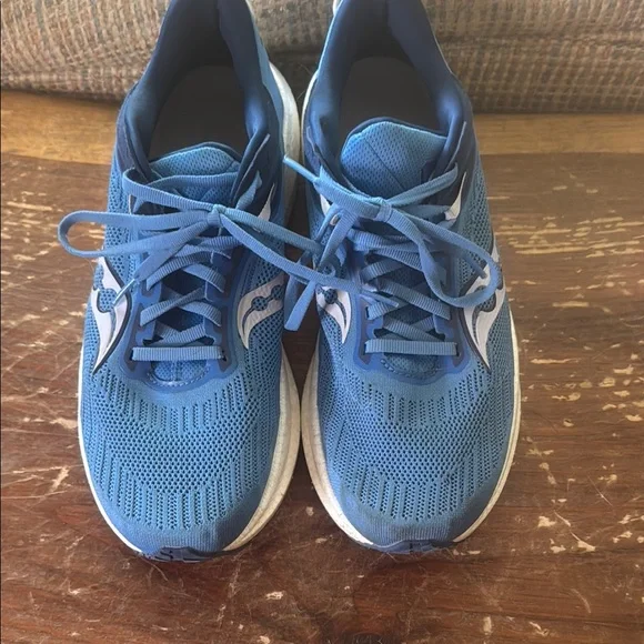 Blue saucony triumph women’s Running Shoes - Picture 2 of 10